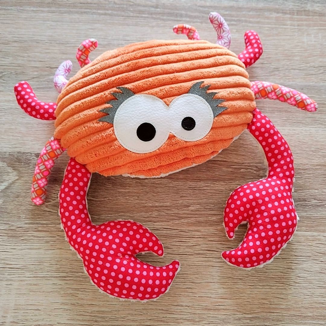 coudre une peluche en forme de crabe