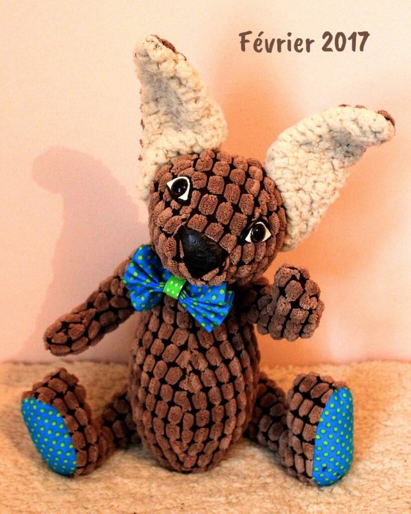 couture-peluche-lapin-marron