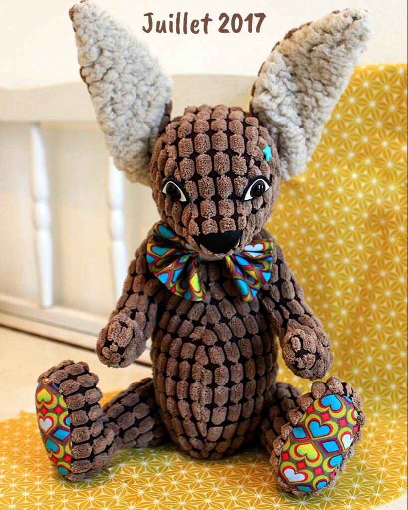 couture-peluche-lapin-en-tissu