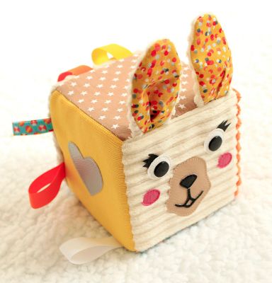 couture d'un cube d'éveil Nana biscotte