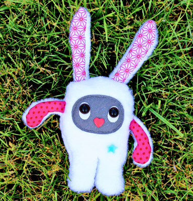 peluche lapin Martin Minus patron Laetibricole