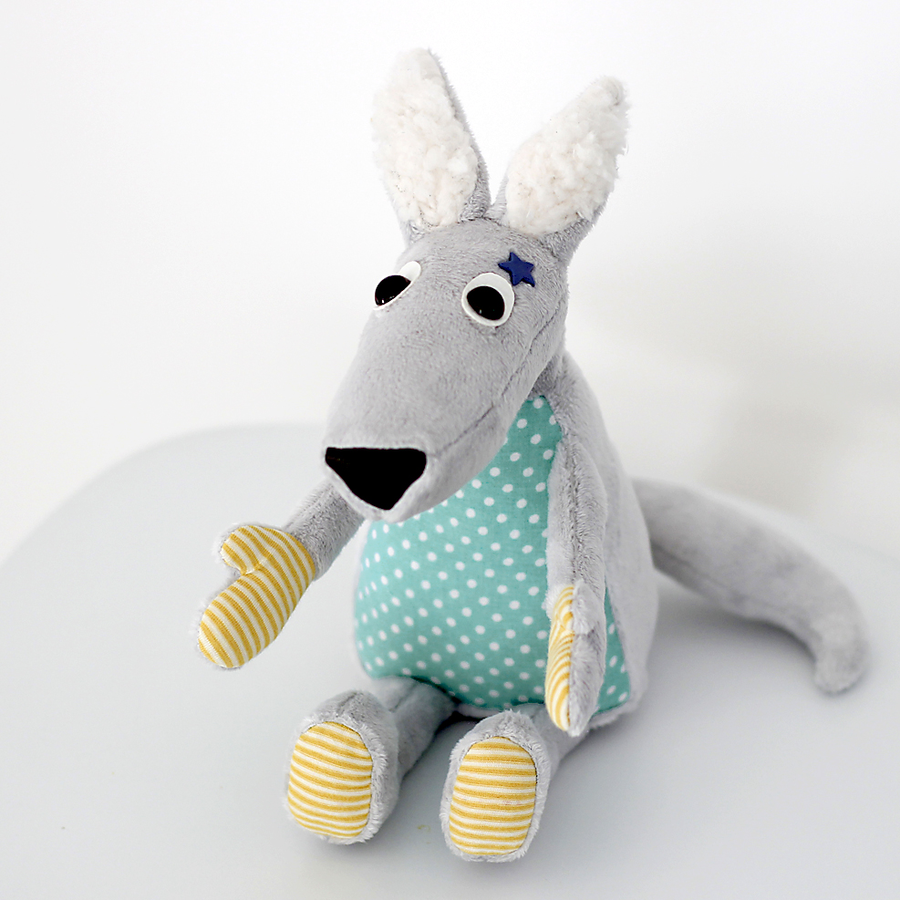 couture d'une peluche petit loup
