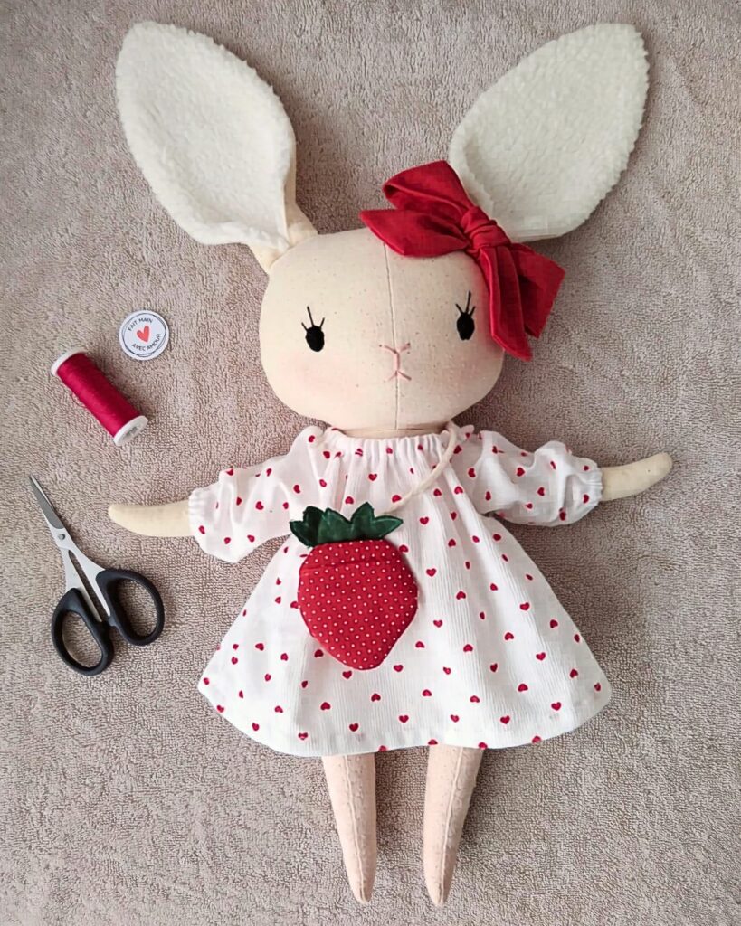 couture d'une peluche lapin