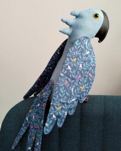 Peluche perroquet originale cousue par Nana Biscotte