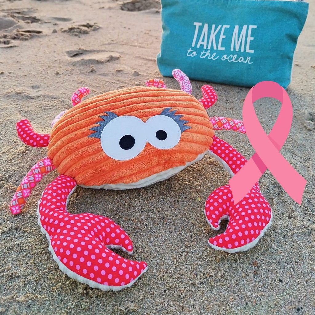Le crabe de Nana Biscotte se mobilise pour Octobre Rose