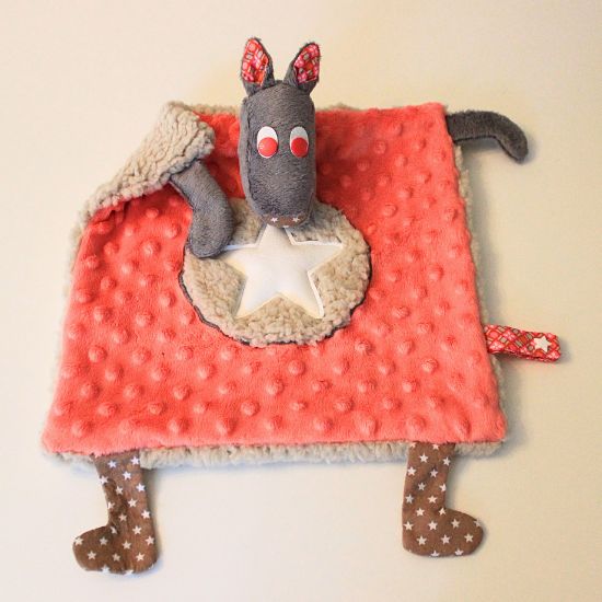 doudou plat loup cousu d'après un patron de laetibricole
